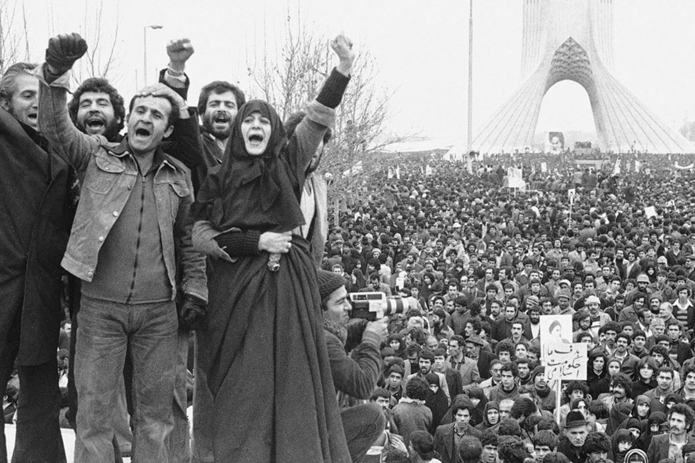 İran İslam Devrimi 20. yüzyılın en önemli olaylarındandır İran İslam Devrimi 20. yüzyılın en önemli olaylarındandır